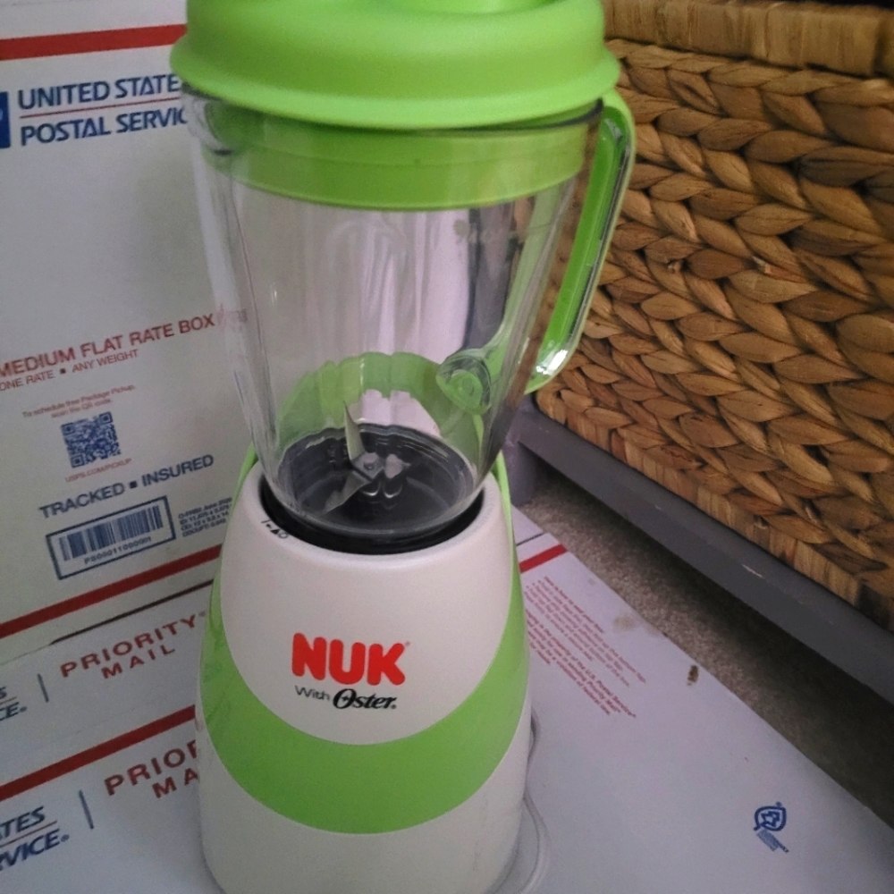Baby Food & Smoothie Maker (Nuk with Oster)same as A Baby Bullet